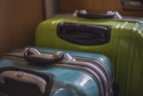 古いスーツケースは取っ手が脆い