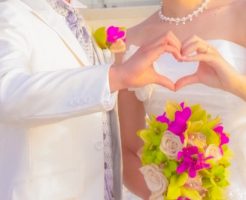 ハワイ結婚式の服装はどのような服が良いのか