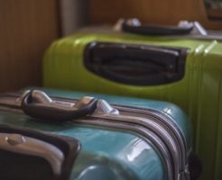 古いスーツケースは取っ手が脆い
